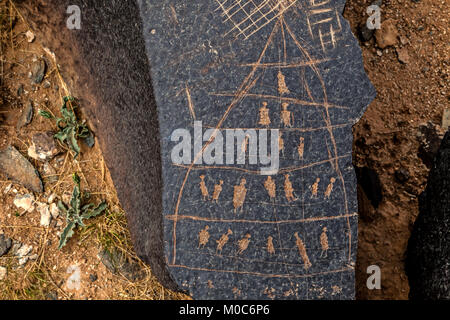 La pittura di roccia, in Yinshan Montagne in Murad medio Banner, Mongolia Interna, Cina. Foto Stock