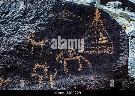 La pittura di roccia, in Yinshan Montagne in Murad medio Banner, Mongolia Interna, Cina. Foto Stock