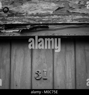 Carbone portelli shed, back-door e cadute di cenere scomparsa della storia sociale del British back lane. Foto Stock