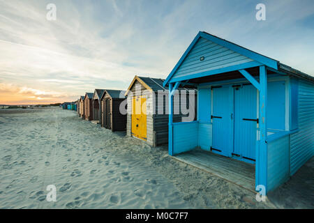 Tramonto a West Wittering beach, West Sussex, in Inghilterra. Foto Stock