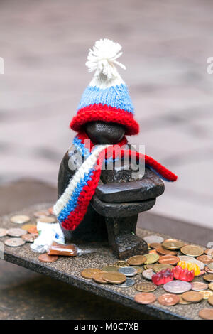 Järnpojke (ferro Boy) scultura di Liss Eriksson nella Città Vecchia di Stoccolma, Svezia Foto Stock