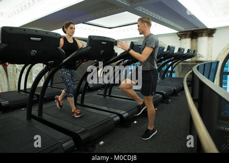 E da Equinox, high-end di lusso palestra di appartenenza, a no.12 St James Street, Londra, Inghilterra, Regno Unito Foto Stock