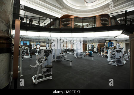 E da Equinox, high-end di lusso palestra di appartenenza, a no.12 St James Street, Londra, Inghilterra, Regno Unito Foto Stock