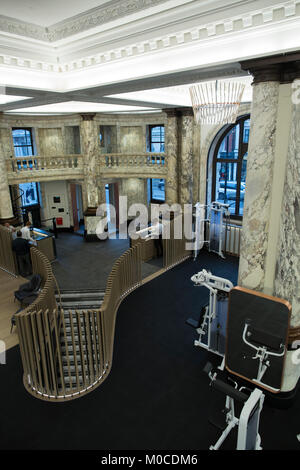 E da Equinox, high-end di lusso palestra di appartenenza, a no.12 St James Street, Londra, Inghilterra, Regno Unito Foto Stock