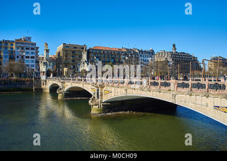 San Sebastian, Spagna - 24 dicembre 2017. Maria Cristina ponte di San Sebastian. Paese basco, Guipuzcoa. Spagna. Foto Stock