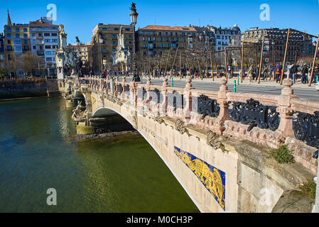 San Sebastian, Spagna - 24 dicembre 2017. Maria Cristina ponte di San Sebastian. Paese basco, Guipuzcoa. Spagna. Foto Stock