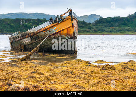 Il decadimento gradualmente il relitto della "nostra Atalanta' giacente in Loch Craignish vicino Ardfern, Argyll and Bute, Scozia. 09 settembre 2007. Foto Stock