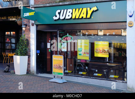 Subway sandwich shop nella chiesa a piedi area di Burgess Hill west sussex Foto Stock