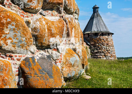 Le mura del monastero sull Isola di Solovetsky, Russia. Foto Stock