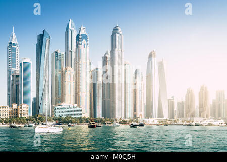 Vista sul mare di Marina di Dubai skyline nel 2017 Foto Stock