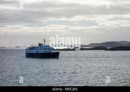 La Principessa delle Ebridi avvicinando Tarbert, Isle of Harris, Western Isles, Ebridi Esterne, Scotland, Regno Unito Foto Stock