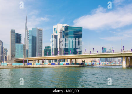 DUBAI, Emirati Arabi Uniti - 29 Marzo 2017: il nuovo canale e grattacieli del centro cittadino. Foto Stock