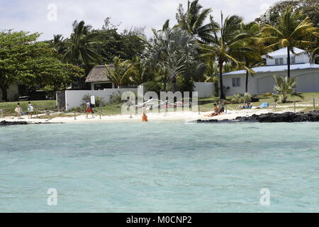 Pointe d'esny Beach è situato nel villaggio di Pointe d'esny, nella parte sud-est di Mauritius. Questa è una delle tante spiagge di Mauritius. Foto Stock