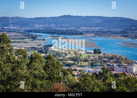 Vista aerea da Santa Luzia Monte di Viana do Castelo città sul fiume Lima in Norte regione del Portogallo Foto Stock