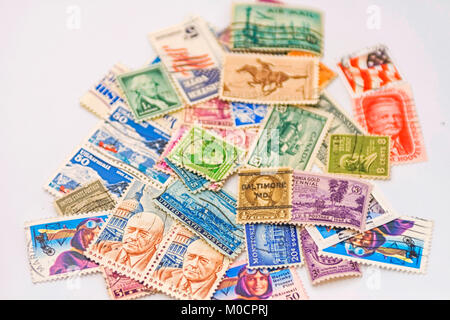 Mazzetto di vecchi american francobolli Foto Stock