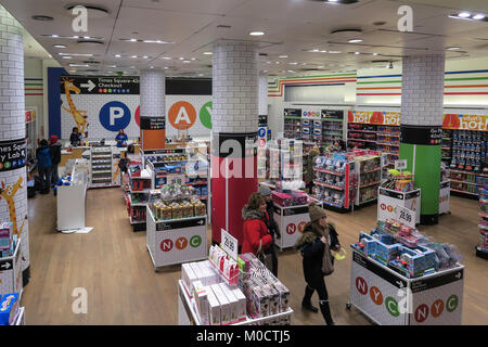 Toys R Us interna a W. 42nd Street in Times Square NYC Foto Stock