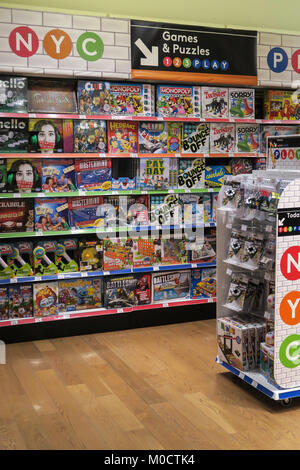 Toys R Us interna a W. 42nd Street in Times Square NYC Foto Stock