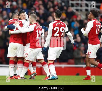 Londra, Regno Unito. Xx gen, 2018. I giocatori dell'Arsenal celebrare durante la Premier League inglese football match tra Arsenal e Crystal Palace a Emirates Stadium di Londra, Gran Bretagna il 20 gennaio 2018. Arsenal vince 4-1. Credito: Han Yan/Xinhua/Alamy Live News Foto Stock