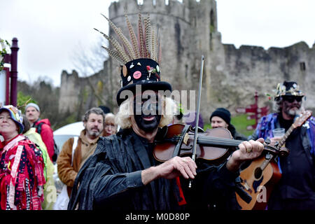 CHEPSTOW, Regno Unito. Il 20 gennaio 2018. Paolo Horton da Stroud. Chepstow Wassail e Mari Lwyd (il grigio Mare) celebrazioni. Ãˆ un pre-cristiana folk gallese tradizione che è detto di portare la buona fortuna. Â© Jessica Gwynne Credito: Jessica Gwynne/Alamy Live News Foto Stock