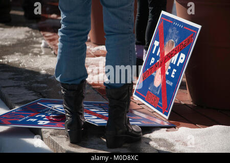 Gli accordi di Dayton, Ohio unisce la nazione sabato 20 gennaio mantenendo i propri diritti delle donne al rally di Montgomery County Courthouse. Credito: Martin Wheeler/Alamy Live News Foto Stock