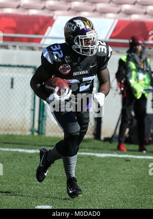 Pasadena CA. Xx gen, 2018. NCAA Football 2018: Team Nazionale Detrez Newsome Western Carolina Univeristy (32) durante la collegiata NFLPA ciotola vs americana National presso il Rose Bowl di Pasadena, ca. il 20 gennaio 2018 (foto di Jevone Moore) Credito: csm/Alamy Live News Foto Stock