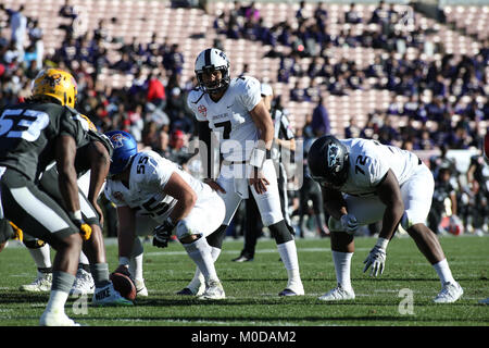 Pasadena CA. Xx gen, 2018. NCAA Football 2018: Team americano quarterback Kenneth Hill TCU (7) sotto il centro presso la collegiata NFLPA ciotola vs americana National presso il Rose Bowl di Pasadena, ca. il 20 gennaio 2018 (foto di Jevone Moore) Credito: csm/Alamy Live News Foto Stock