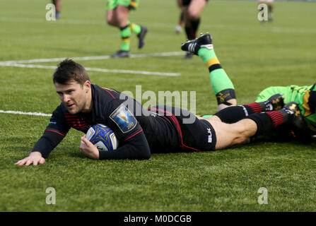 Saraceni' Richard Wigglesworth punteggi loro quarta prova durante il rugby europeo Champions Cup, piscina quattro corrispondono a Allianz Park, Londra. Foto Stock