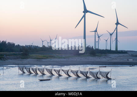 Trappole di anguilla nel mezzo del fiume in Miaoli Foto Stock