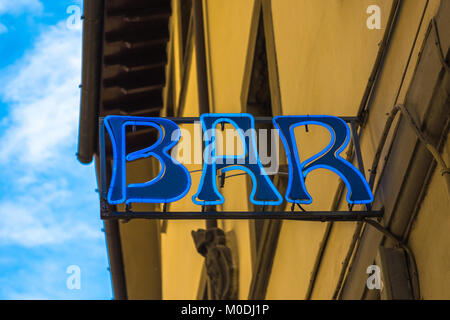 In stile retrò insegna al neon di un bar Foto Stock