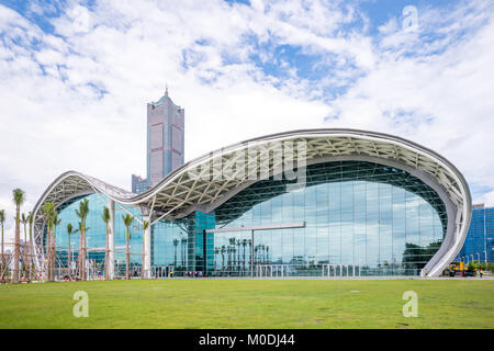 Kaohsiung Exhibition Centre e Tuntex Sky Tower Foto Stock