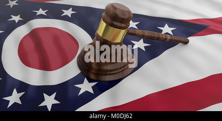 Il giudice o l'asta martello su Ohio US d'America sventola bandiera dello sfondo. 3d illustrazione Foto Stock