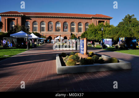 Neoglyphix: Aerosol AllIndigenous mostra d'arte da Native American graffiti artisti da Arizona, Arizona State Museum, Università di Arizona, Tucson Foto Stock