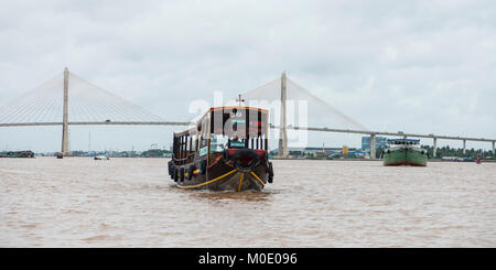 Svuotare imbarcazione turistica del fiume Mekong, Vietnam Foto Stock