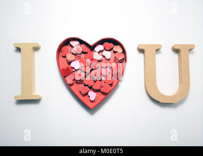 Il cuore di dono e di amore cuoriformi parole nel giorno di san valentino Foto Stock