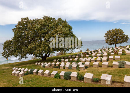 Cimitero in Spiaggia al Anzac Cove, Gallipoli, Canakkale, Turchia, che contiene i resti delle truppe alleate che morì durante la battaglia di Gallipoli. Foto Stock