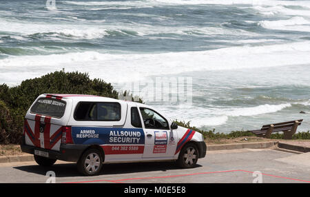 Brenton sul mare di Western Cape in Sud Africa. Dicembre 2017. Una risposta armata sicurezza del veicolo sul lungomare. Foto Stock