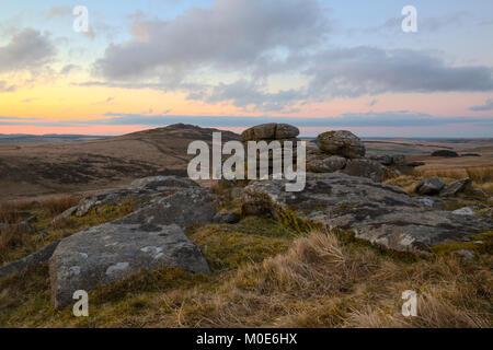 Sunrise sulle pendici del Tor ruvida Bodmin Moor Foto Stock