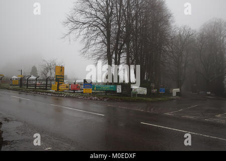 Biggin Hill,UK,21 Gennaio 2018,la nebbia a Biggin Hill, Kent dopo una leggera nevicata, come le temperature rimangono nei pressi di congelamento©Keith Larby/Alamy Live News Foto Stock