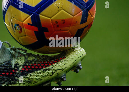 Madrid, Spagna. Xxi gen, 2018. La sfera del match. La Liga match tra Real Madrid vs Deportivo de la Coruña al Santiago Bernabeu Stadium in Madrid, Spagna, 21 gennaio, 2018. Credito: Gtres Información más Comuniación on line, S.L./Alamy Live News Credito: Gtres Información más Comuniación on line,S.L./Alamy Live News Foto Stock