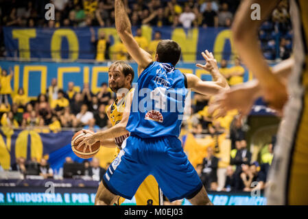 Torino, Italia. Xxi gen, 2018. Durante la serie a una partita di basket. FIat Torino Auxilium vs Casa Felice Brindisi. Casa Felice Brindisi ha vinto 68-82 a Torino al Pala Ruffini, Italia 21 gennaio 2018. Credito: Alberto Gandolfo/Alamy Live News Foto Stock