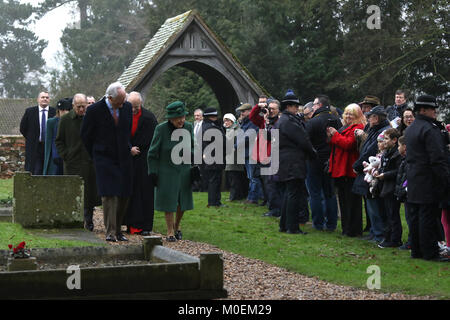 Castle Rising, Norfolk, Regno Unito. Xxi gen, 2018. Sua Maestà la Regina Elisabetta II e del Principe Filippo , Duca di Edimburgo, frequentando la chiesa di San Lorenzo la domenica mattina, servizio in Castle Rising, Norfolk, Regno Unito . 21.01.2018 Credito: Paolo Marriott/Alamy Live News Foto Stock