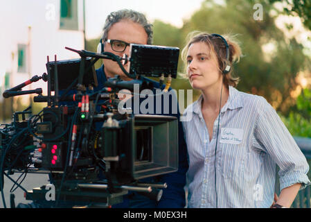 Lady Bird è un 2017 American commedia-dramma film scritto e diretto da Greta Gerwig e interpretato da Saoirse Ronan, Laurie Metcalf, Tracy Letts, Lucas siepi, Timothée Chalamet, Beanie Feldstein, Stephen McKinley Henderson e Lois Smith. Questa fotografia è per il solo uso editoriale ed è il copyright del film company e/o il fotografo assegnato dal film o società di produzione e può essere riprodotto solo da pubblicazioni in congiunzione con la promozione del film di cui sopra. Un credito per il film company è richiesto. Il fotografo deve anche essere accreditato quando noto. Foto Stock