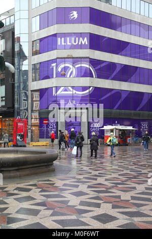 COPENHAGEN - MARZO 10: Illum store su Marzo 10, 2011 a Copenhagen, Danimarca. Illum, il famoso sistemazione department store sta celebrando 120 anni di e Foto Stock