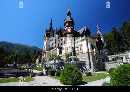 Il castello di Peles nella regione di Muntenia, Romania. Il vecchio edificio in Sinaia (contea di Prahova). Foto Stock