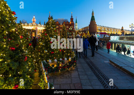 Mosca, Russia - 10 gennaio. 2018. Il festival è il viaggio a Natale su Manege Square. Foto Stock