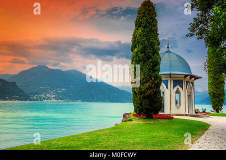 Incredibile giardino botanico con splendida passeggiata nel giardino della villa di lusso Melzi, Bellagio Lago di Como, regione Lombardia, Italia, Europa Foto Stock