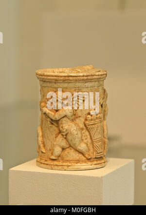 Pyxis avorio, romano del I secolo d.c. il Metropolitan Museum of Art (TEM), Upper Manhattan, New York City, nello Stato di New York, Stati Uniti d'America. Foto Stock