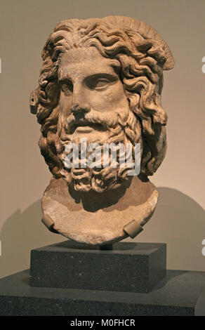 Testa di marmo di Zeus Ammon, Romano 120-160 d.c. periodo imperiale, il Metropolitan Museum of Art (TEM), Upper Manhattan, New York City, nello Stato di New York Foto Stock