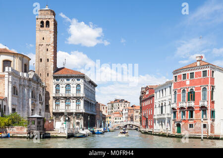 Chiesa di San Geremia e di Palazzo Labia, Cannaregio, Venezia, Veneto, Italia all'ingresso del canale di Cannaregio con Ponte delle Guglie Foto Stock