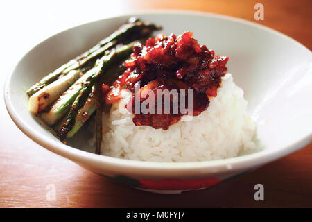 Taiwanese di maiale brasato sul riso e verdure Foto Stock